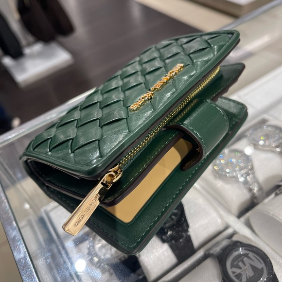 MICHAEL KORS Jet Set Medium Woven  Bifold  Zip CN Wallet
Moss
NWT - Picture 9 of 16